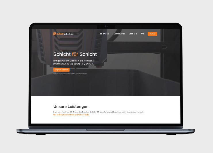 Laptop mit geöffneter Website von Schichtarbeit Münster